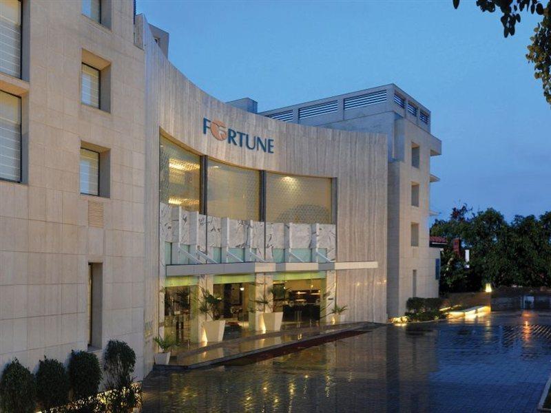Fortune Sector 27, Noida - Member Itc Hotels' Group Kültér fotó
