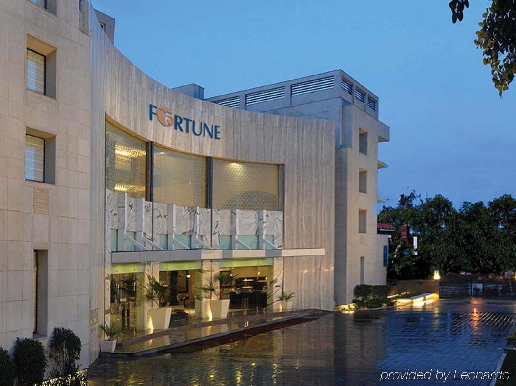 Fortune Sector 27, Noida - Member Itc Hotels' Group Kültér fotó